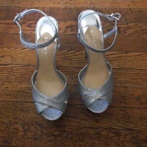 Gianni Bini size 9 M 51/2 heels Silver in color.